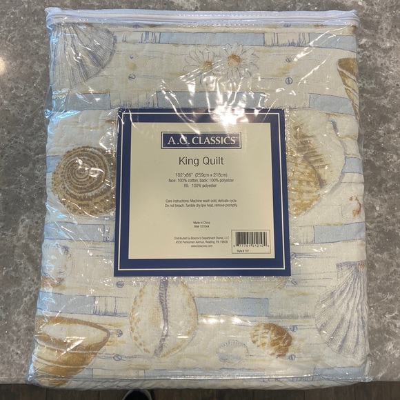 AC Classics Other - NIB King Quilt 102”x86” Summer Seashells